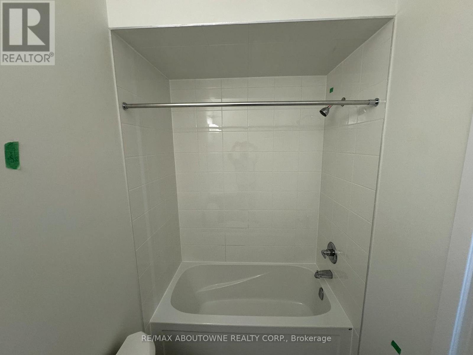 1043 Thompson Drive, Oshawa, ON - Indoor Photo Showing Bathroom