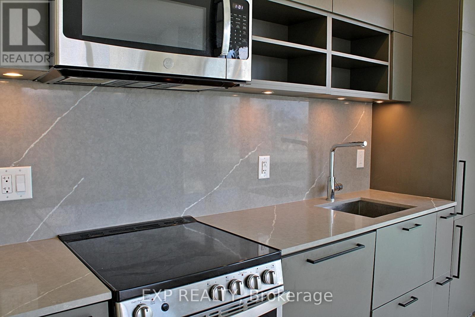 1710 - 135 East Liberty Street, Toronto, ON - Indoor Photo Showing Kitchen