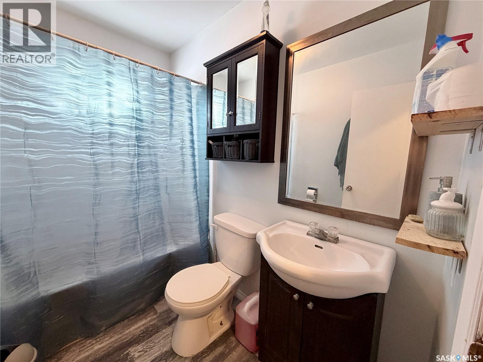 202 Saskatchewan Avenue, Liberty, SK - Indoor Photo Showing Bathroom