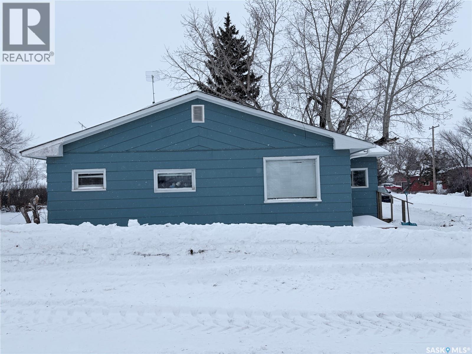 202 Saskatchewan Avenue, Liberty, SK - Outdoor
