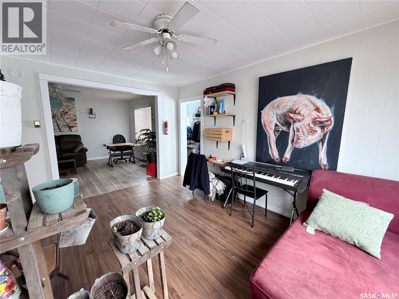 202 Saskatchewan Avenue, Liberty, SK - Indoor