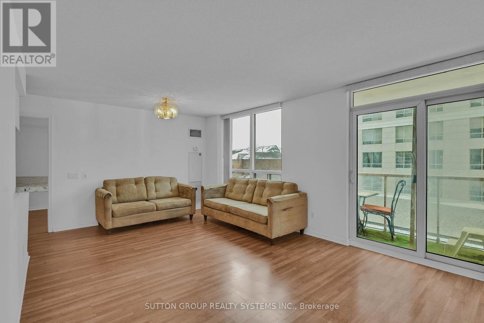 317 - 1200 The Esplanade North Road, Pickering, ON - Indoor Photo Showing Living Room