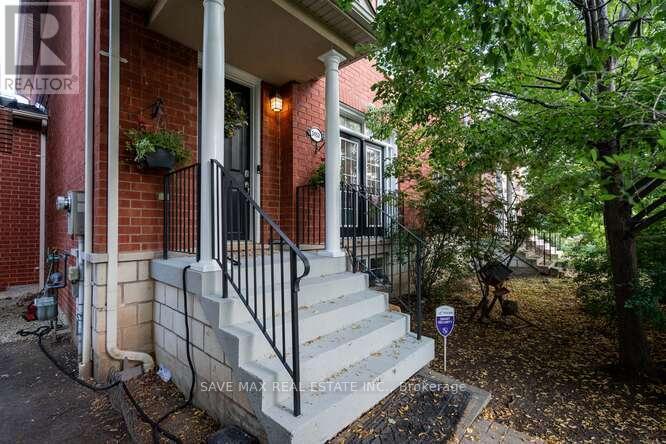 3452 Eglinton Avenue W, Mississauga, ON - Outdoor