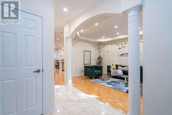 3452 Eglinton Avenue W, Mississauga, ON - Indoor Photo Showing Other Room