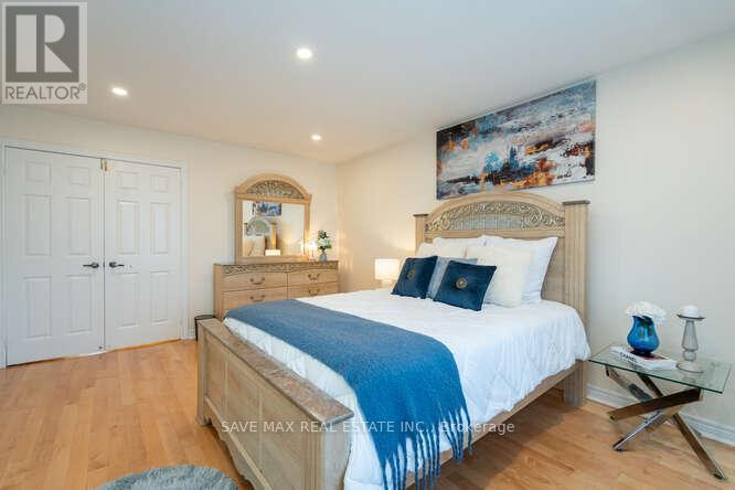 3452 Eglinton Avenue W, Mississauga, ON - Indoor Photo Showing Bedroom