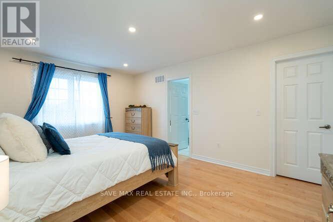 3452 Eglinton Avenue W, Mississauga, ON - Indoor Photo Showing Bedroom