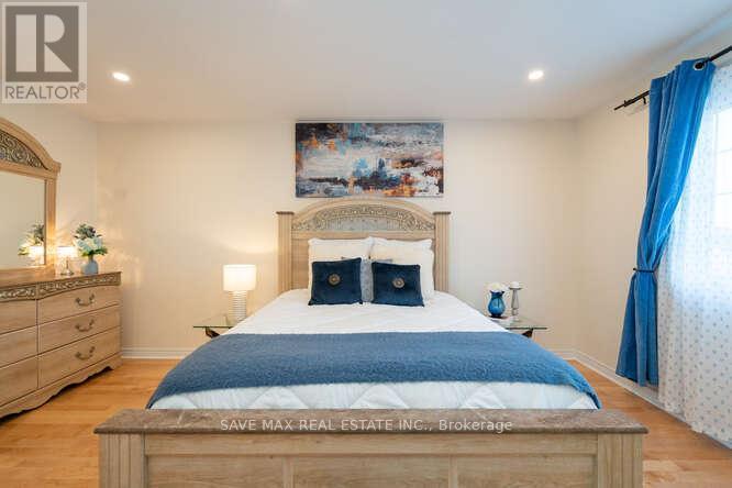 3452 Eglinton Avenue W, Mississauga, ON - Indoor Photo Showing Bedroom