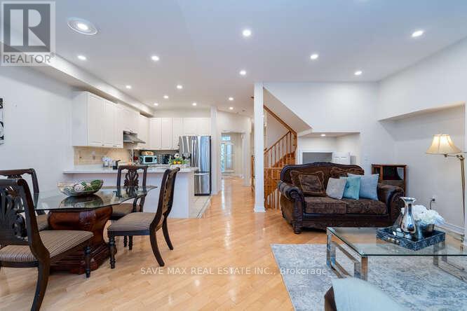 3452 Eglinton Avenue W, Mississauga, ON - Indoor Photo Showing Other Room