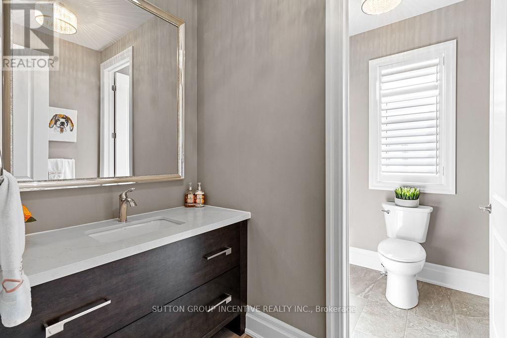 327 Sunnybrae Avenue, Innisfil, ON - Indoor Photo Showing Bathroom