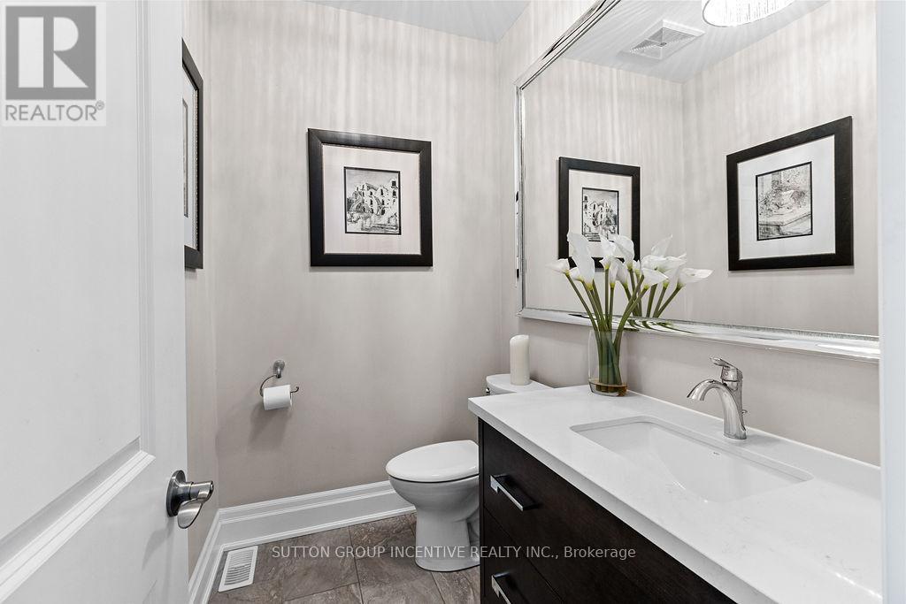 327 Sunnybrae Avenue, Innisfil, ON - Indoor Photo Showing Bathroom