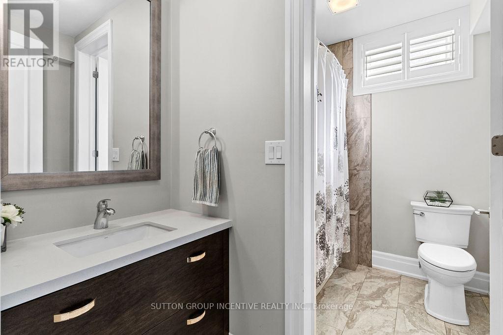 327 Sunnybrae Avenue, Innisfil, ON - Indoor Photo Showing Bathroom