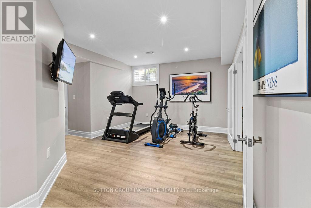 327 Sunnybrae Avenue, Innisfil, ON - Indoor Photo Showing Gym Room
