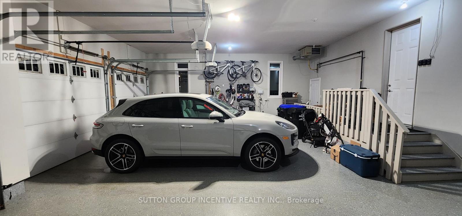327 Sunnybrae Avenue, Innisfil, ON - Indoor Photo Showing Garage