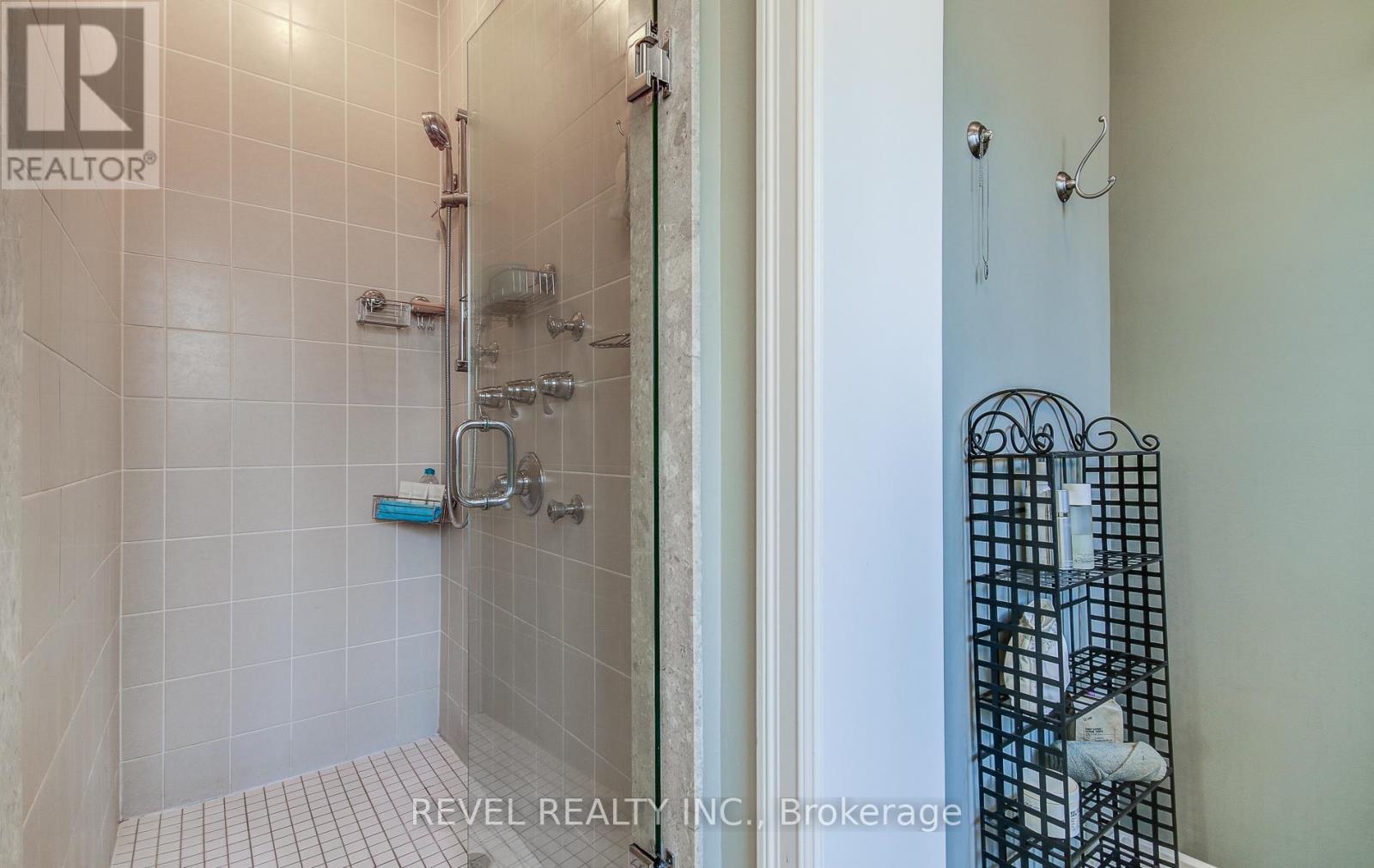 126 Aberfoyle Mill Crescent, Puslinch, ON - Indoor Photo Showing Bathroom
