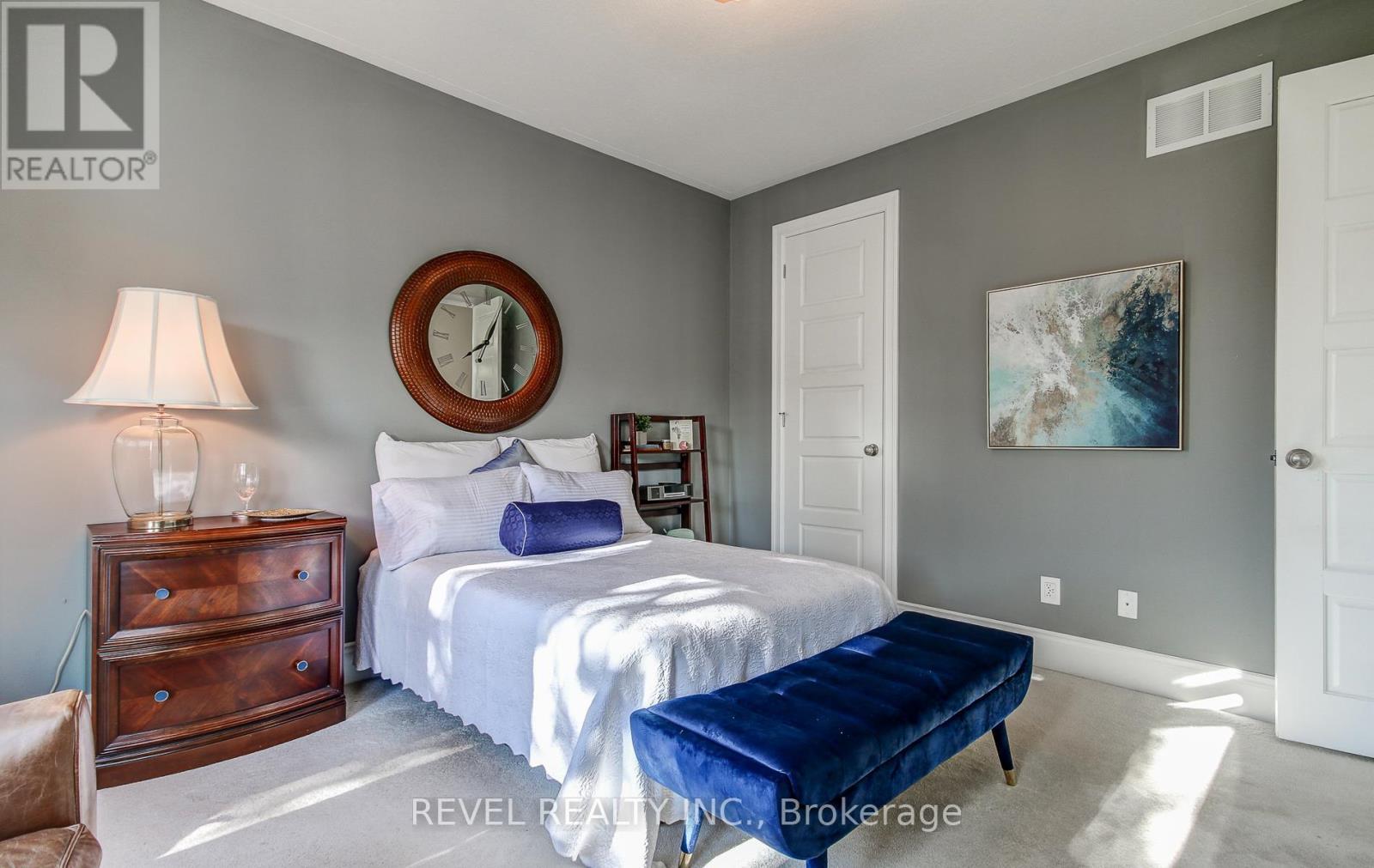 126 Aberfoyle Mill Crescent, Puslinch, ON - Indoor Photo Showing Bedroom