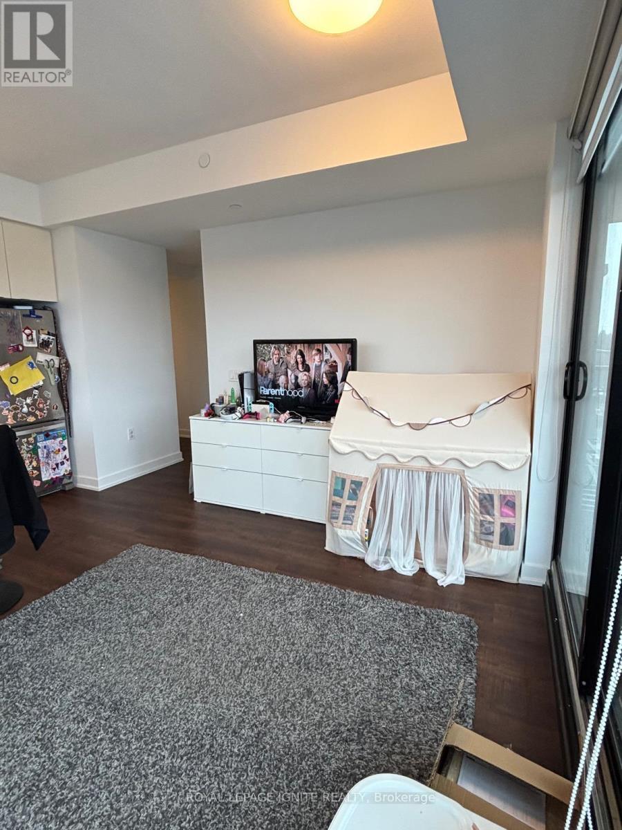 420B - 1604 Charles Street, Whitby, ON - Indoor Photo Showing Bedroom