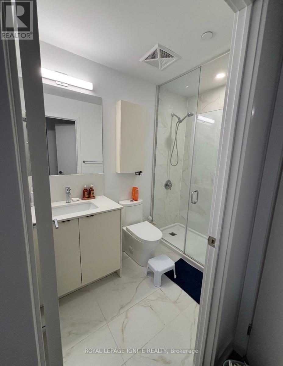 420B - 1604 Charles Street, Whitby, ON - Indoor Photo Showing Bathroom