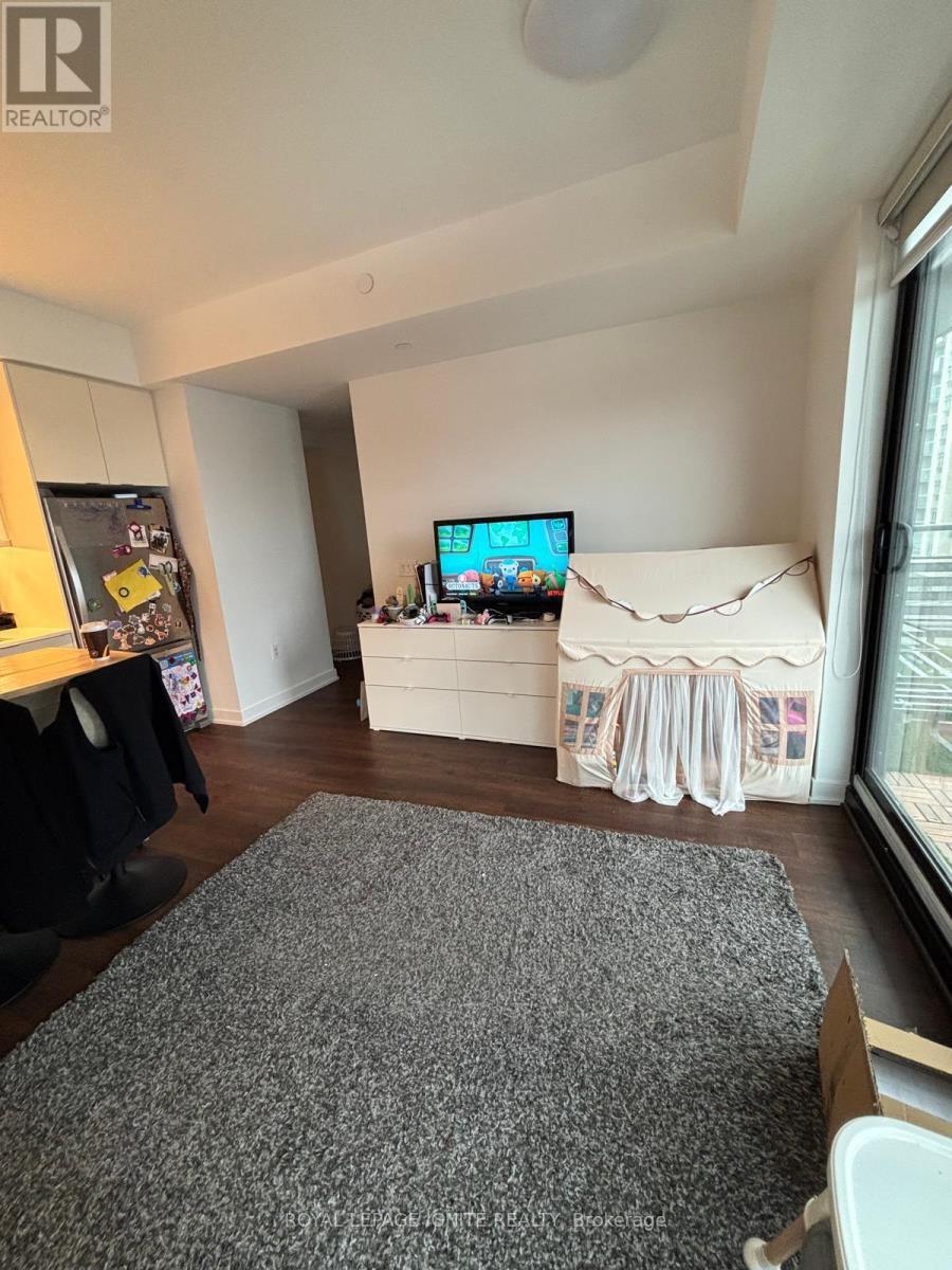 420B - 1604 Charles Street, Whitby, ON - Indoor Photo Showing Bedroom