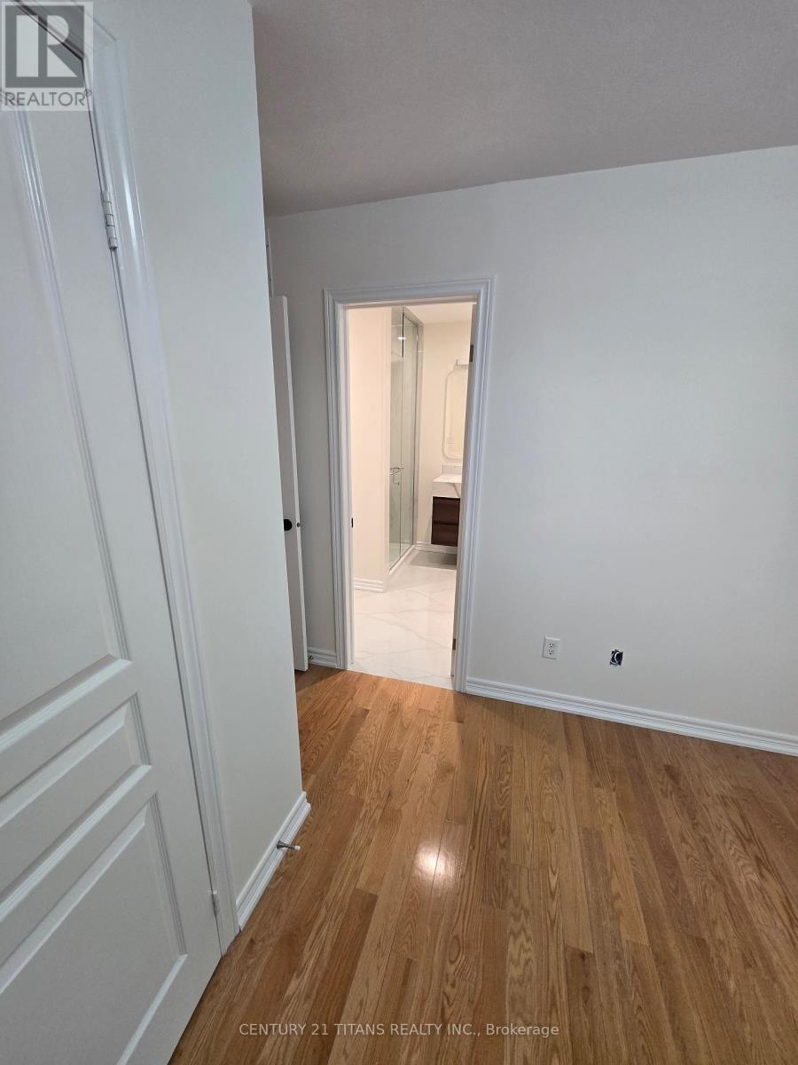 10 Willow Landing, Markham, ON - Indoor Photo Showing Other Room