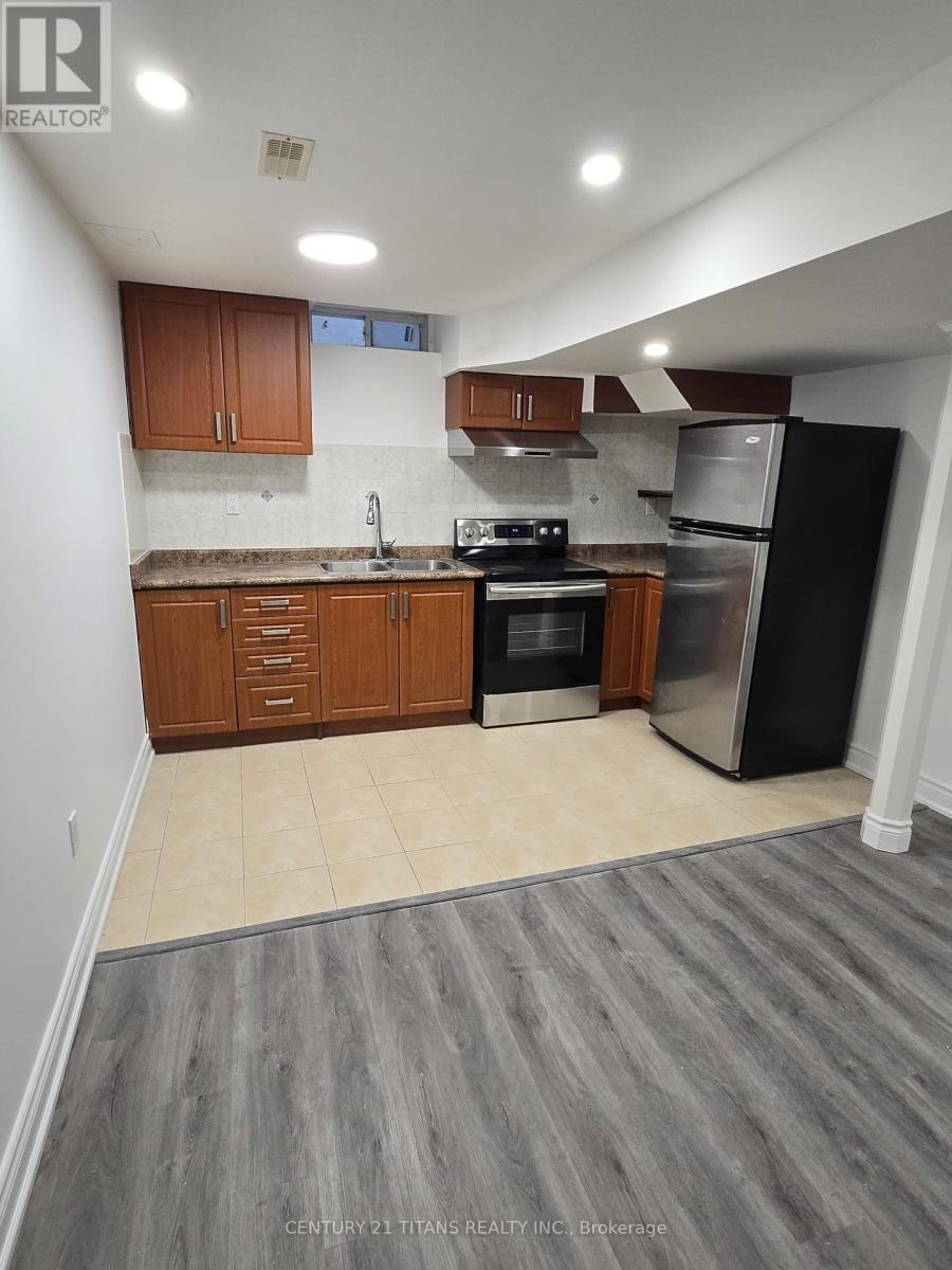 10 Willow Landing, Markham, ON - Indoor Photo Showing Kitchen With Double Sink