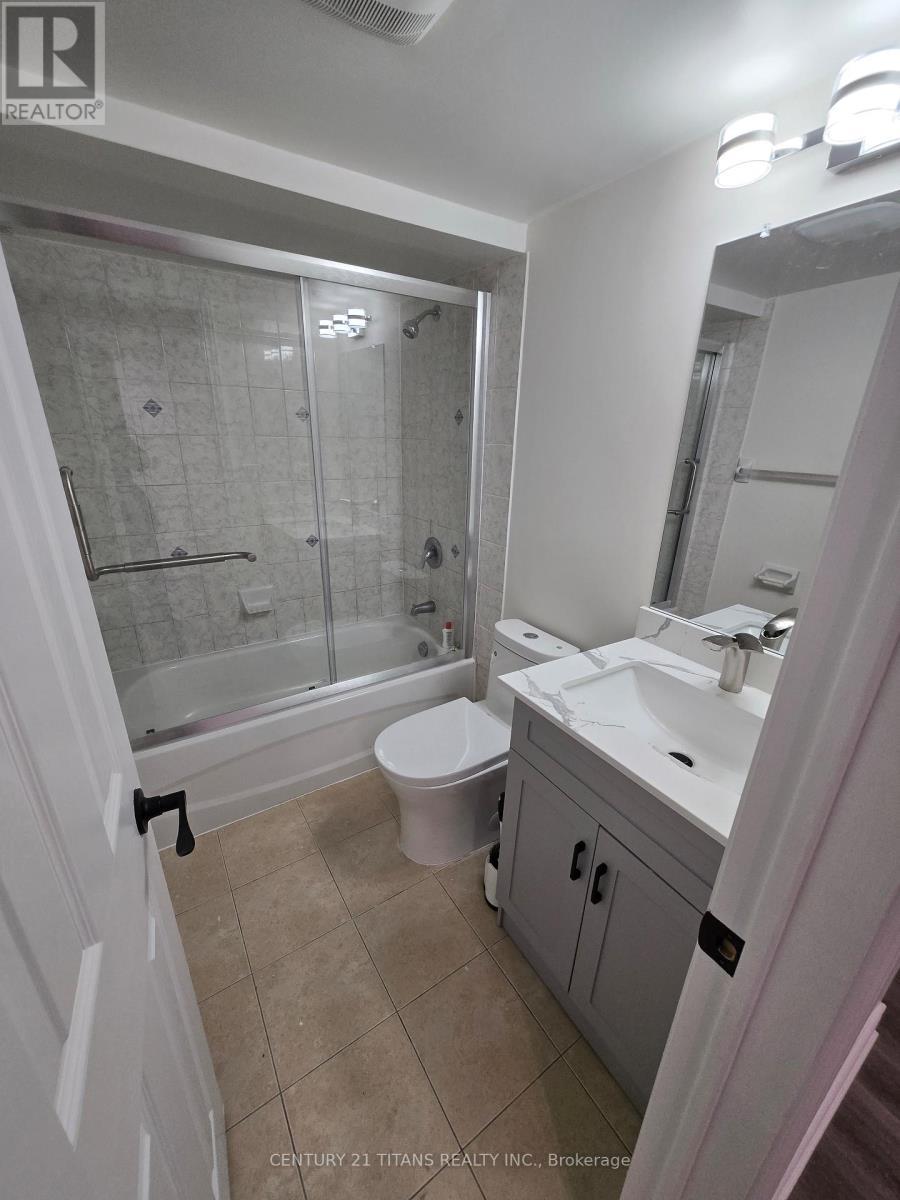 10 Willow Landing, Markham, ON - Indoor Photo Showing Bathroom