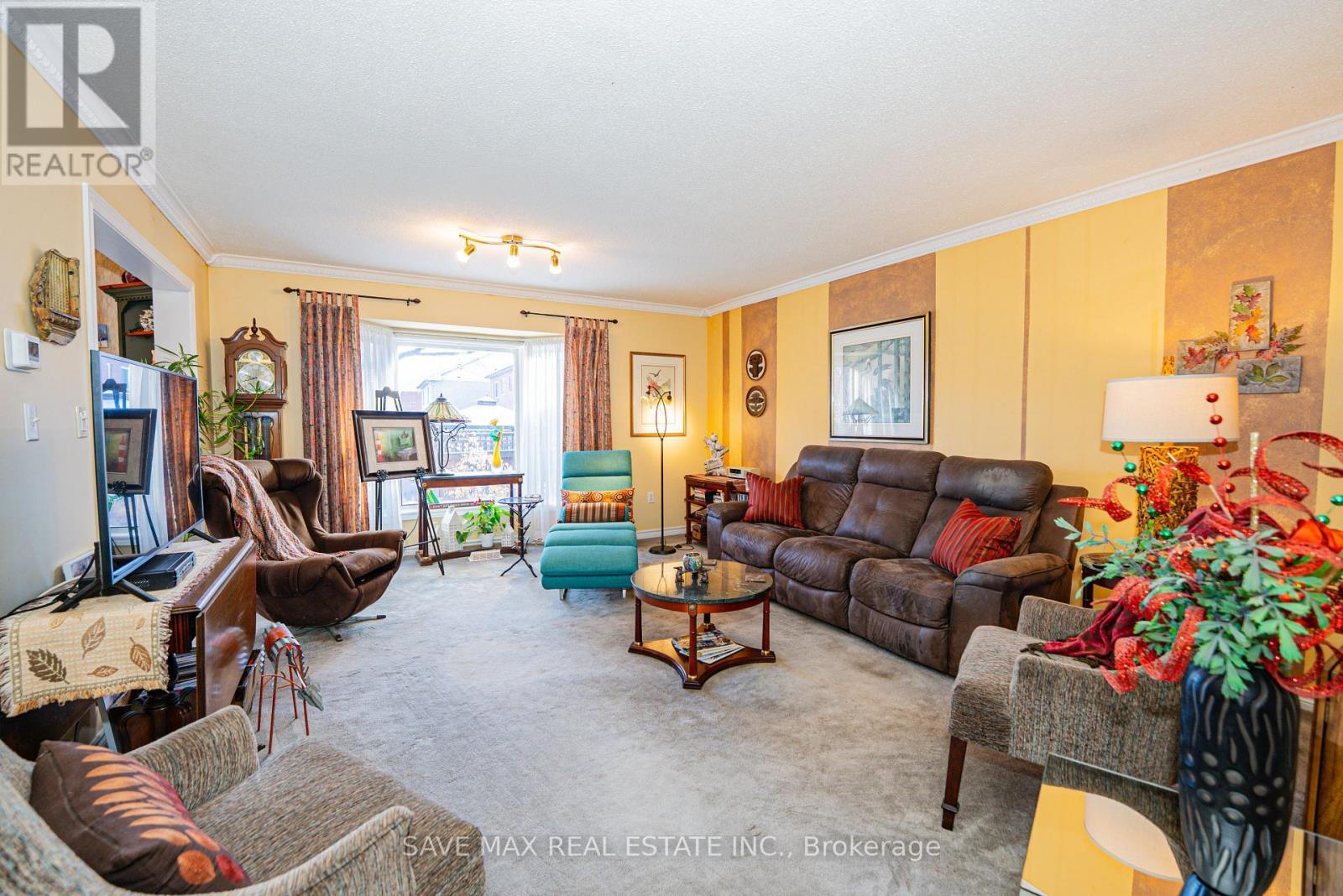 13 Pressed Brick Drive, Brampton, ON - Indoor Photo Showing Living Room