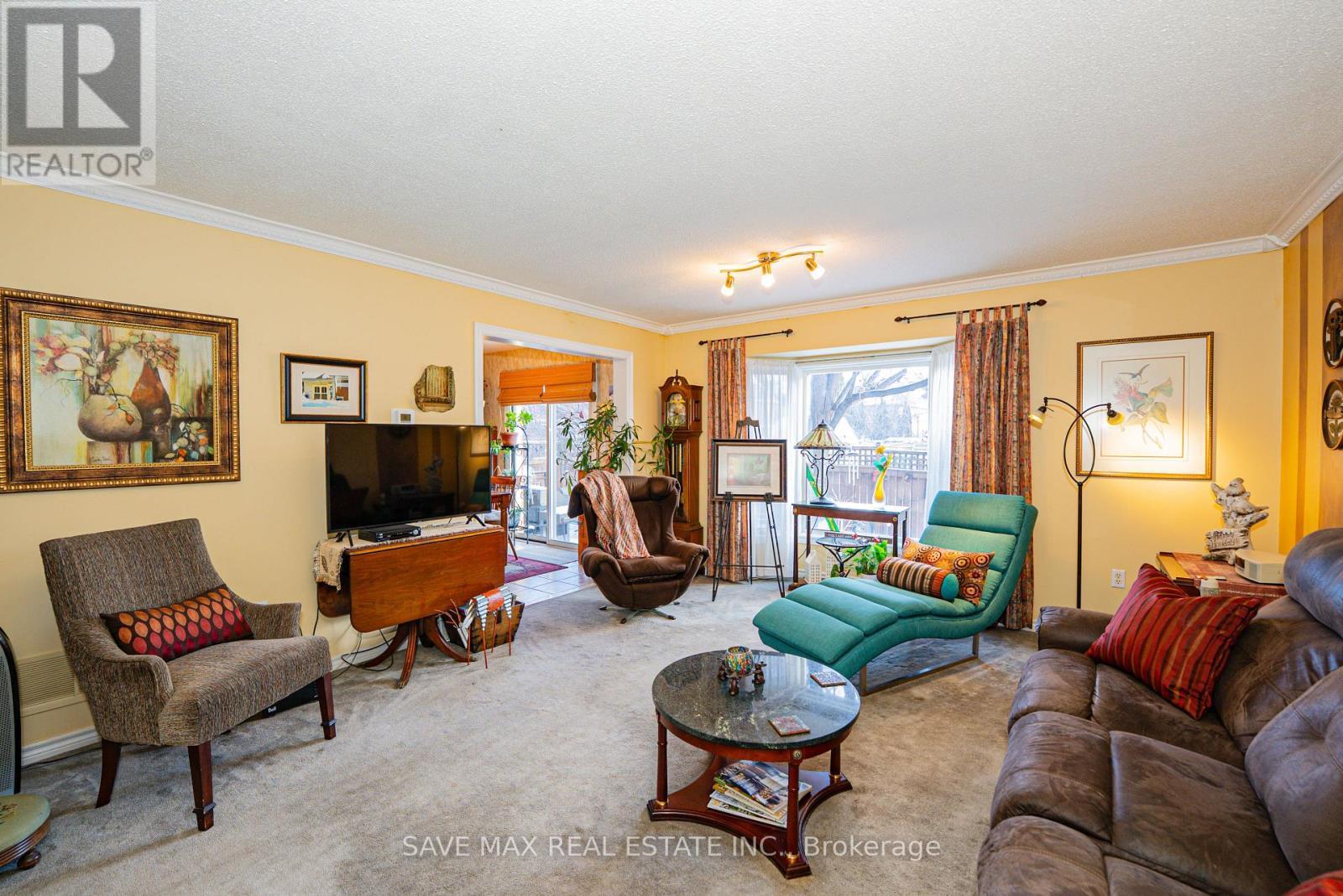 13 Pressed Brick Drive, Brampton, ON - Indoor Photo Showing Living Room