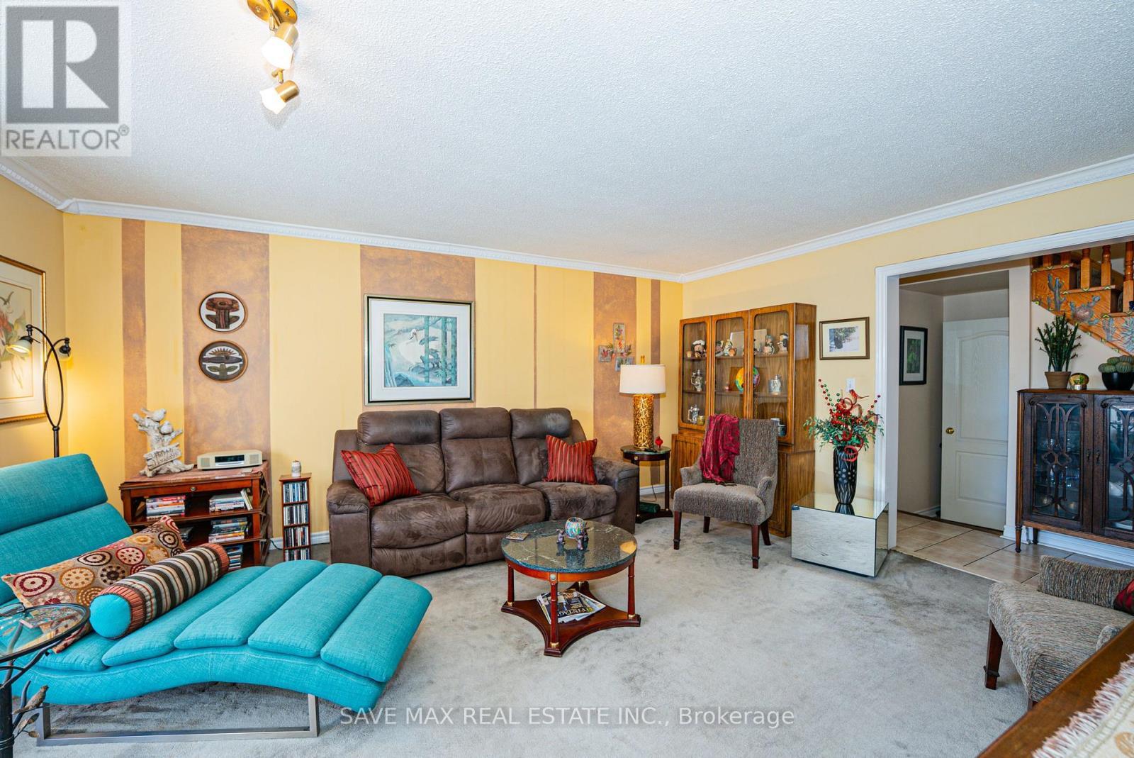 13 Pressed Brick Drive, Brampton, ON - Indoor Photo Showing Living Room