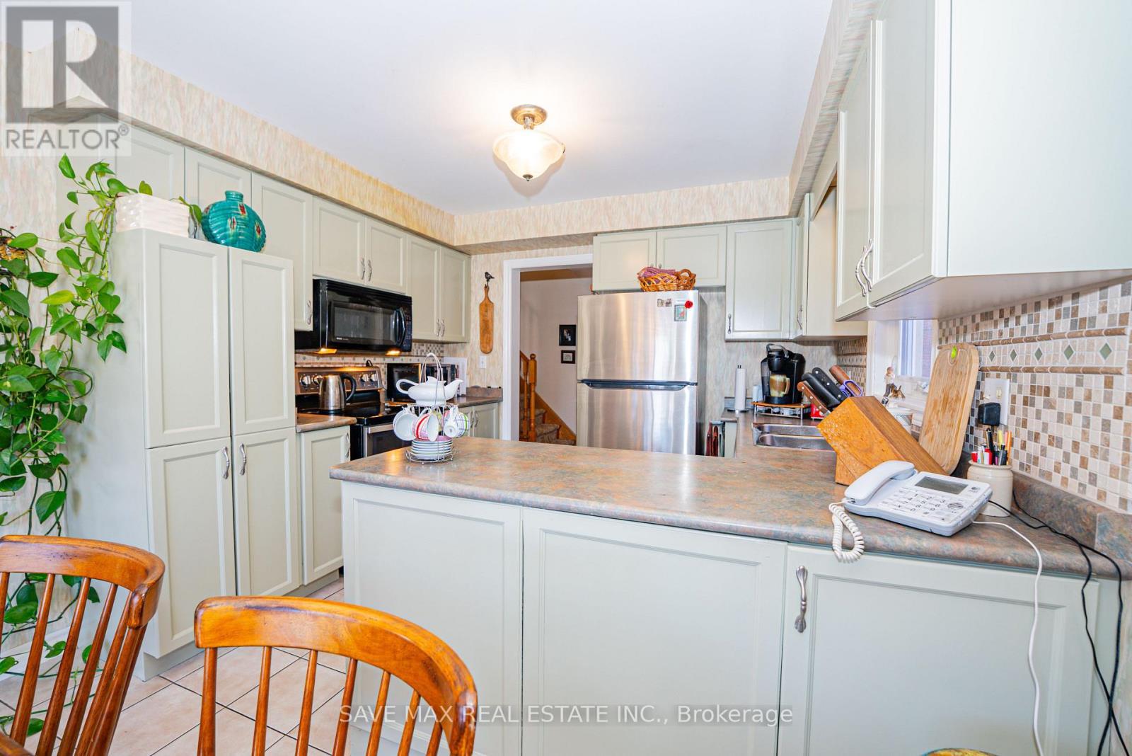 13 Pressed Brick Drive, Brampton, ON - Indoor Photo Showing Kitchen