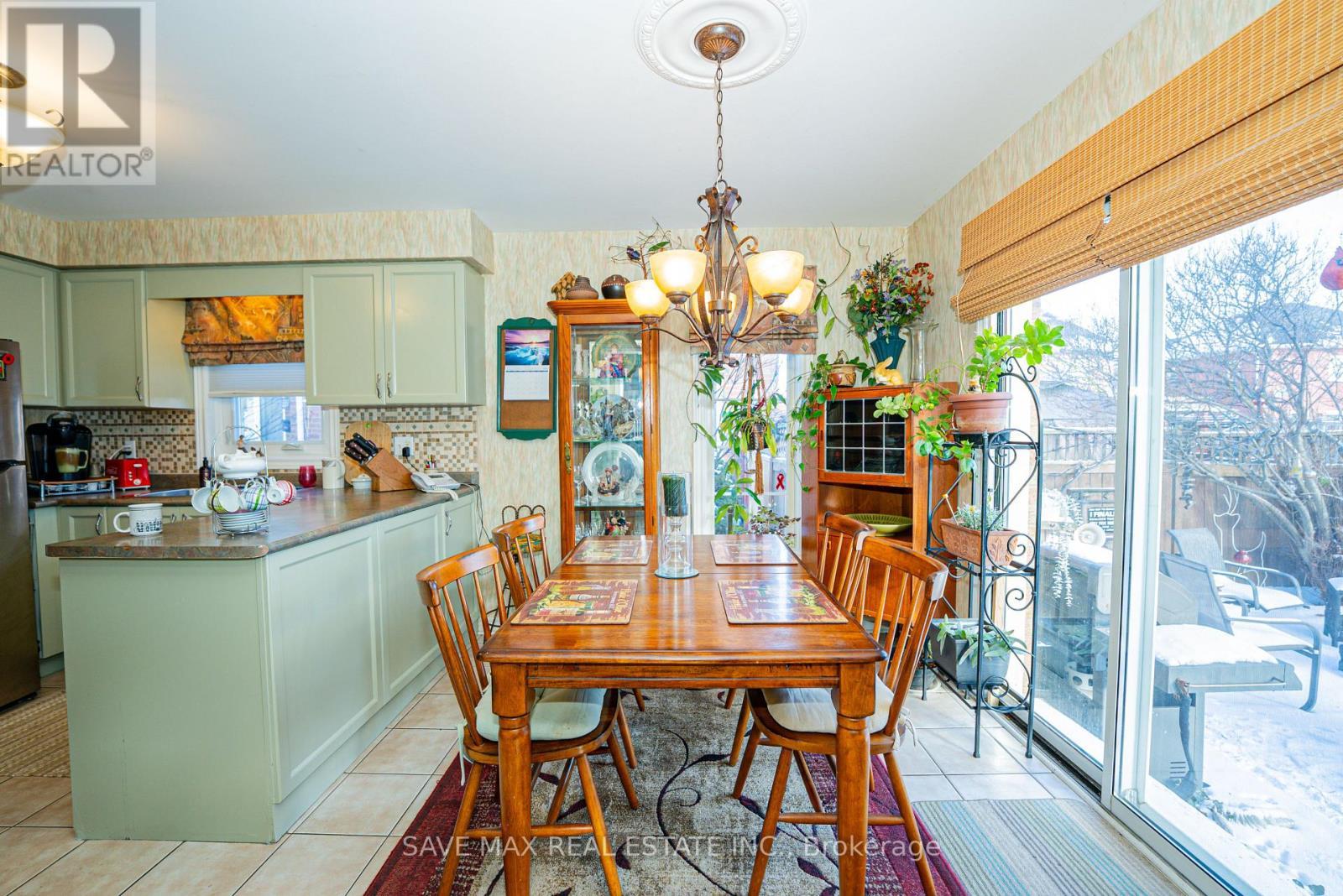 13 Pressed Brick Drive, Brampton, ON - Indoor Photo Showing Dining Room