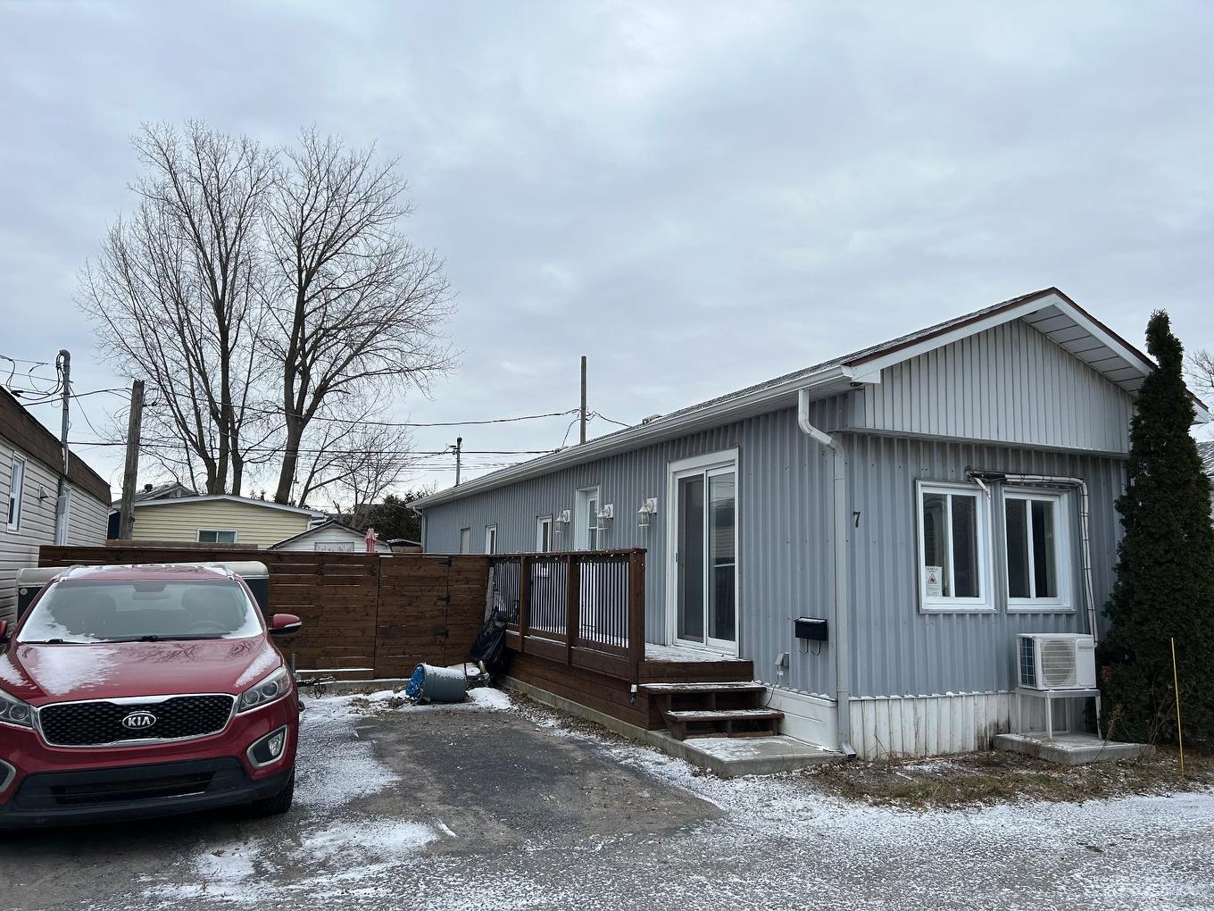 Façade - 7-915 Rue Des Des Carrières, Saint-Jean-Sur-Richelieu, QC - Outdoor