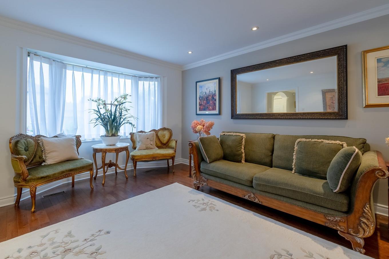 Living room - 990 Rue Renoir, Brossard, QC - Indoor Photo Showing Living Room