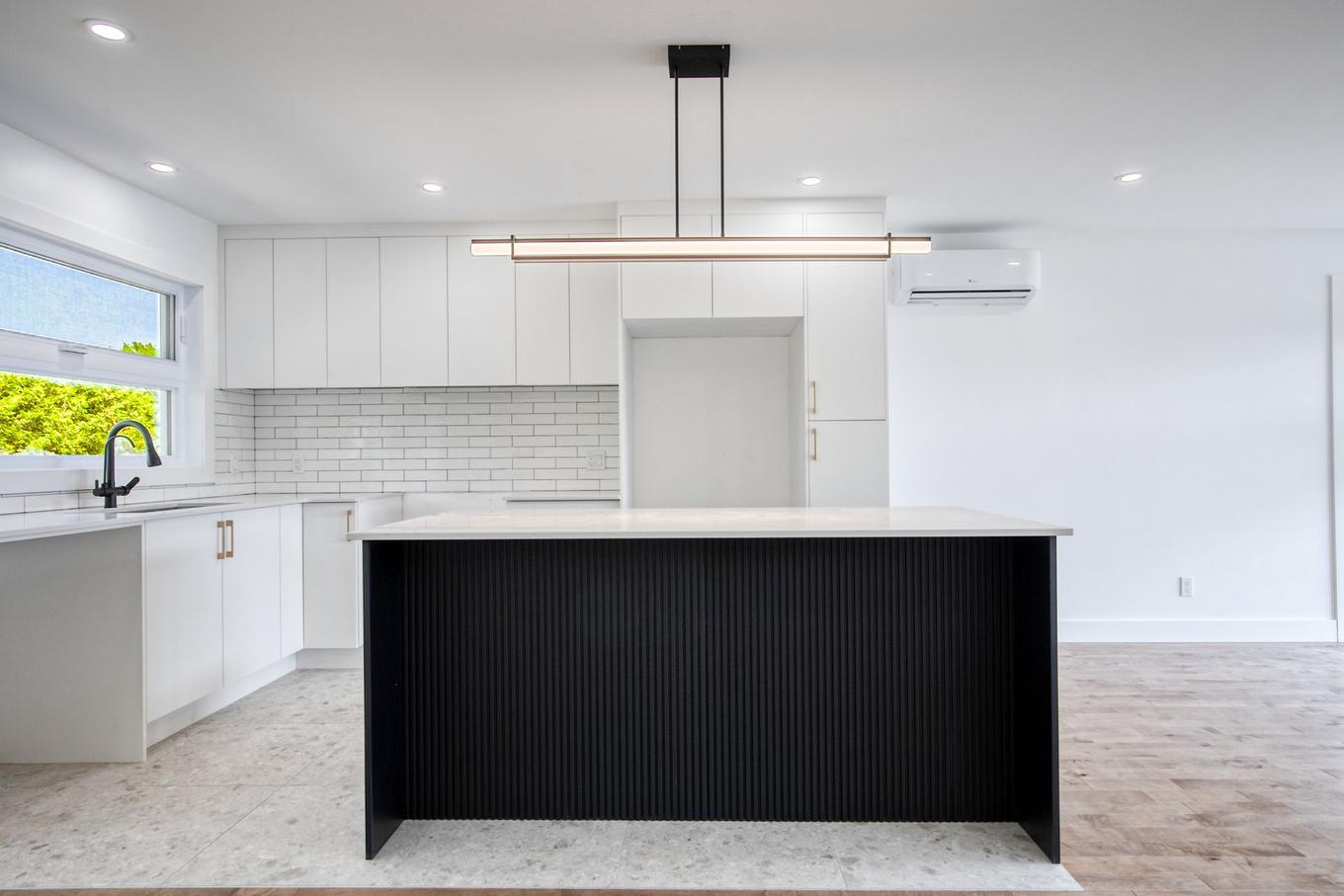 Cuisine - 145 Rue Mignonne, Saint-Jean-Sur-Richelieu, QC - Indoor Photo Showing Kitchen With Upgraded Kitchen
