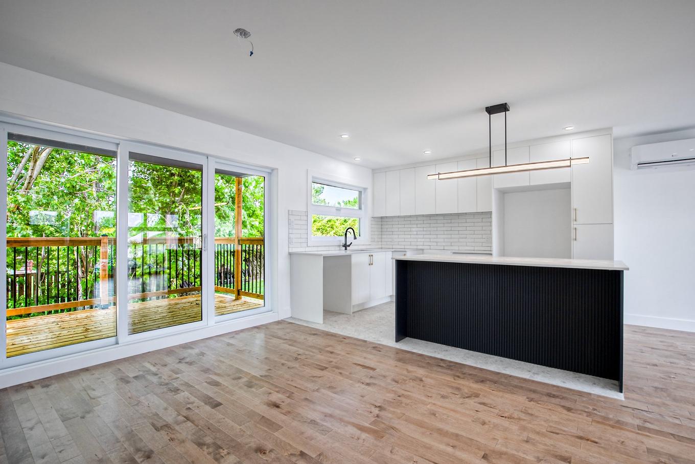 Vue d'ensemble - 145 Rue Mignonne, Saint-Jean-Sur-Richelieu, QC - Indoor Photo Showing Kitchen