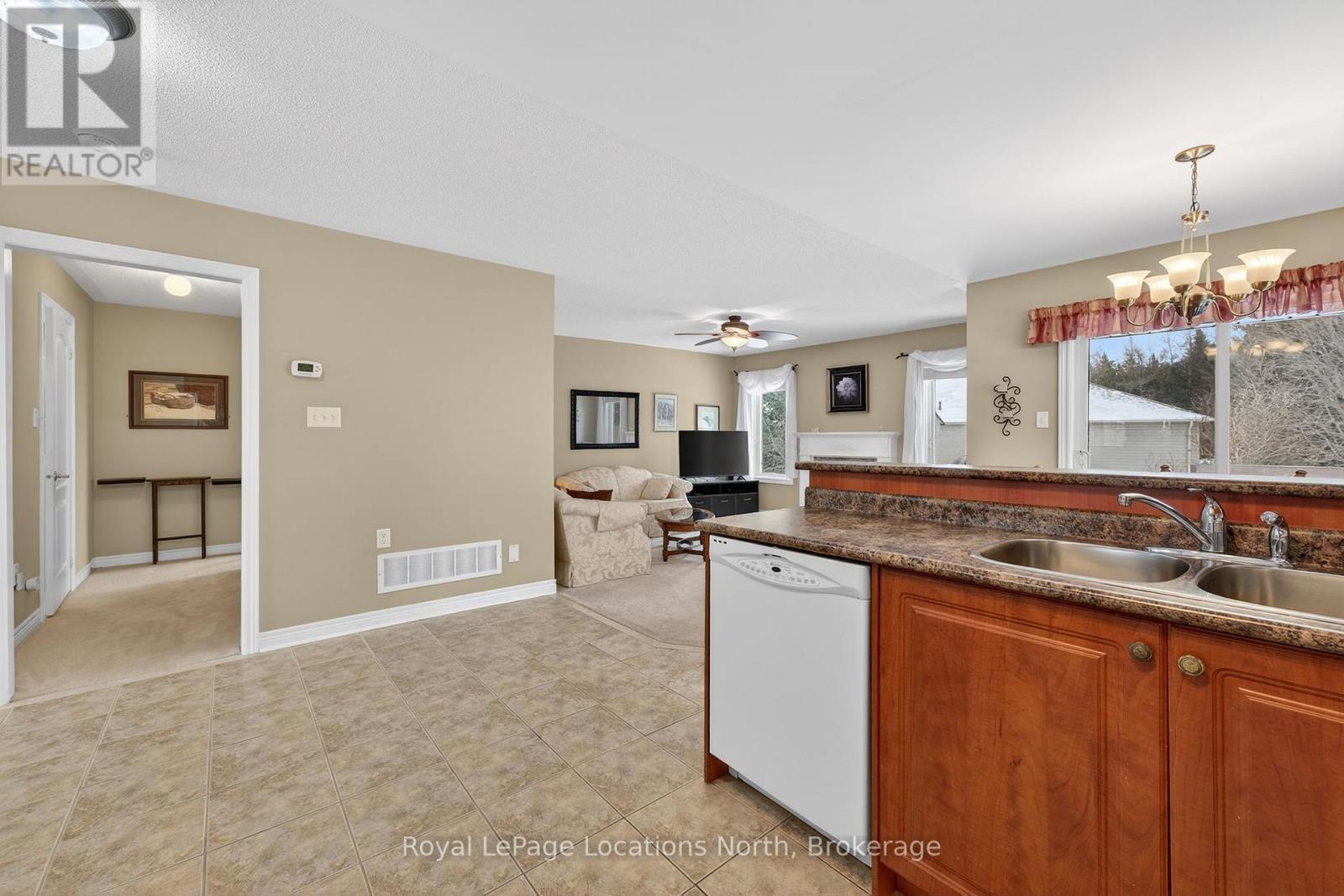 15 Princess Point Drive, Wasaga Beach, ON - Indoor Photo Showing Kitchen With Double Sink