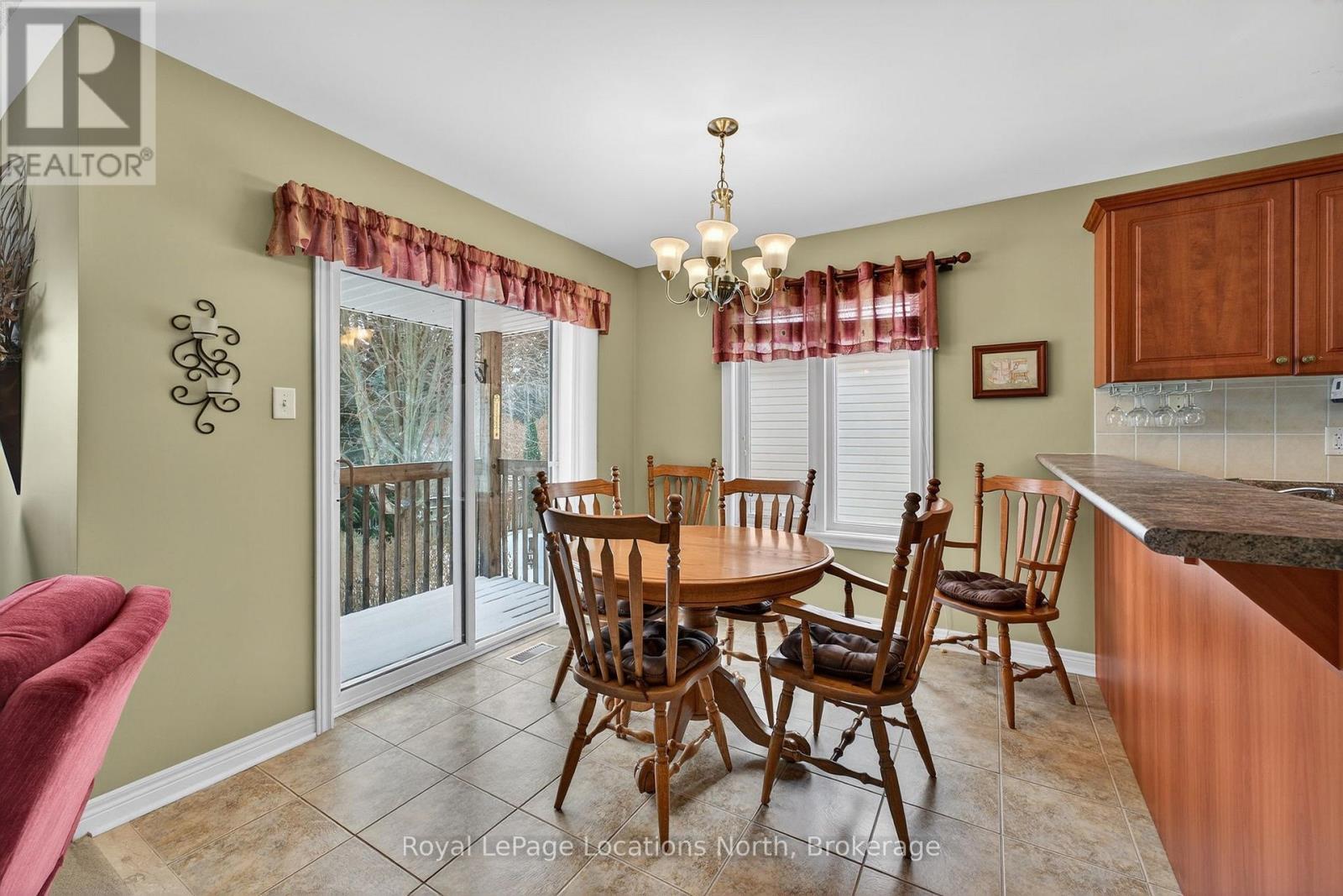 15 Princess Point Drive, Wasaga Beach, ON - Indoor Photo Showing Dining Room