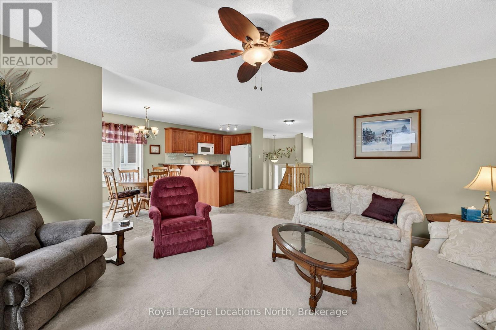 15 Princess Point Drive, Wasaga Beach, ON - Indoor Photo Showing Living Room