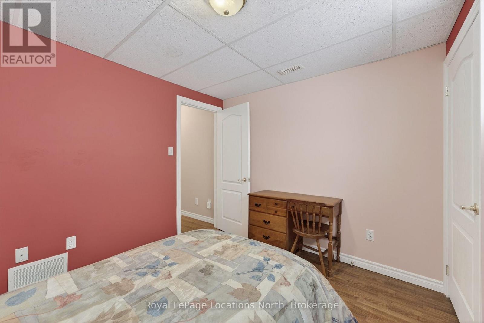 15 Princess Point Drive, Wasaga Beach, ON - Indoor Photo Showing Bedroom