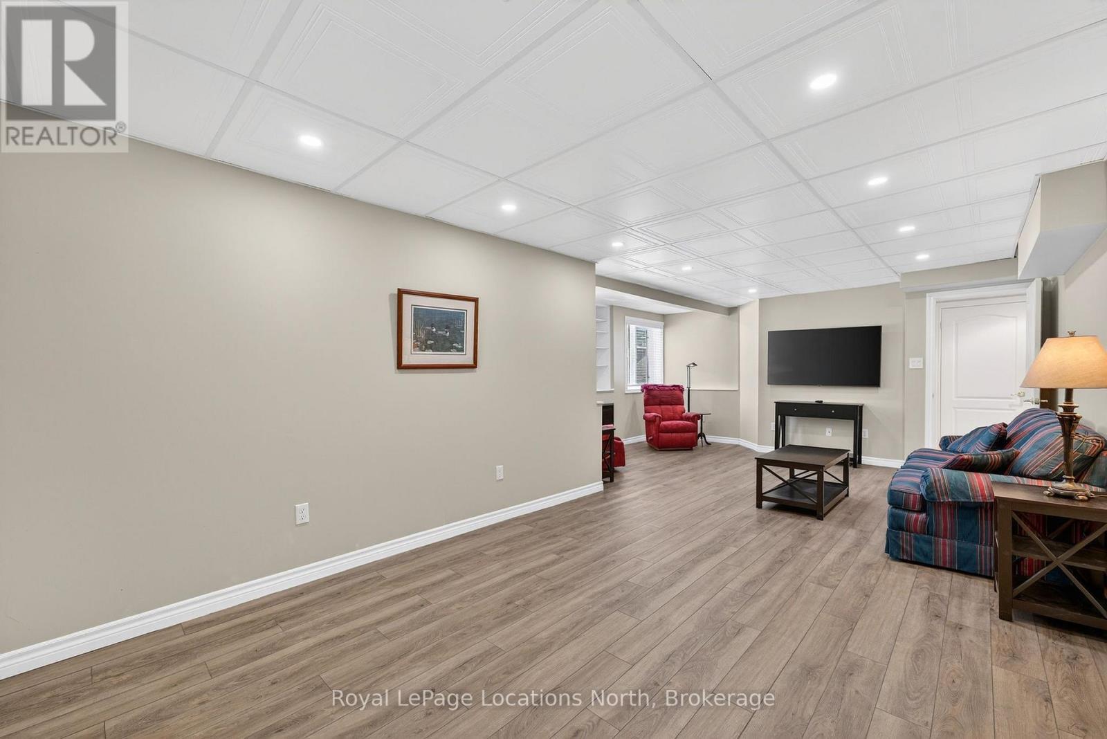 15 Princess Point Drive, Wasaga Beach, ON - Indoor With Fireplace