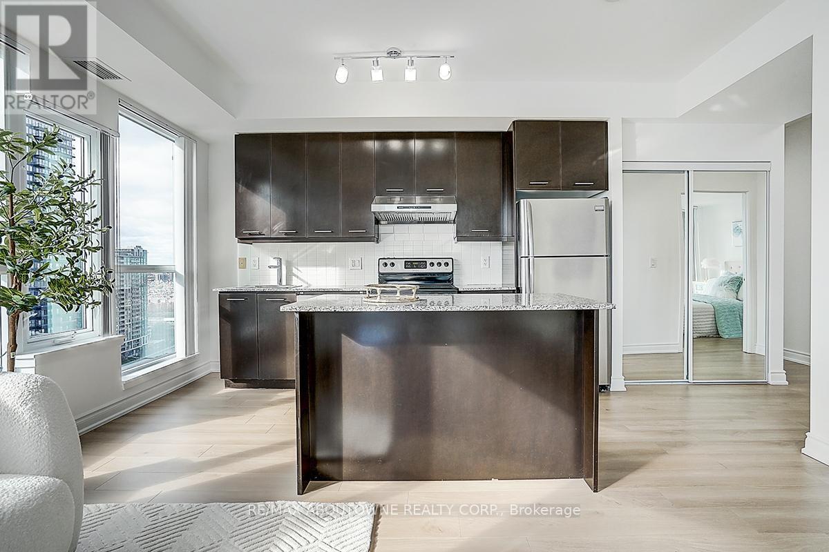 2005 - 360 Square One Drive, Mississauga, ON - Indoor Photo Showing Kitchen