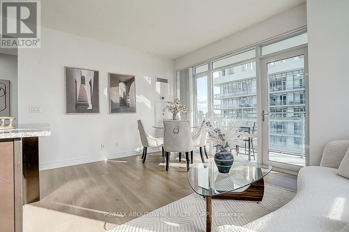 2005 - 360 Square One Drive, Mississauga, ON - Indoor Photo Showing Dining Room