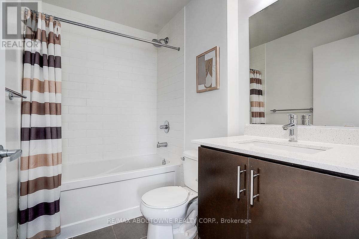 2005 - 360 Square One Drive, Mississauga, ON - Indoor Photo Showing Bathroom