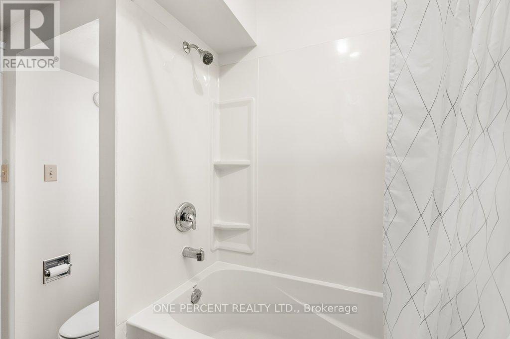 Main Floor Unit - 270 Arlington Avenue, Ottawa, ON - Indoor Photo Showing Bathroom