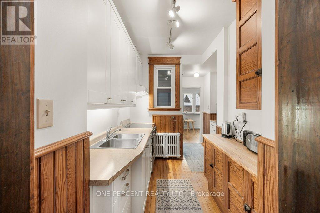 Main Floor Unit - 270 Arlington Avenue, Ottawa, ON - Indoor Photo Showing Kitchen With Double Sink