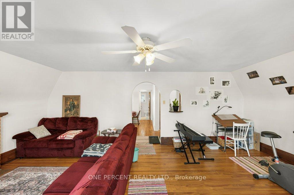 3rd Floor Unit - 270 Arlington Avenue, Ottawa, ON - Indoor Photo Showing Living Room