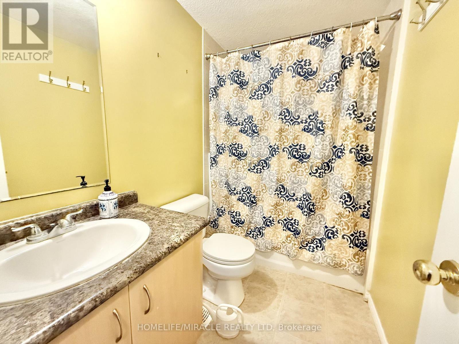 22 Madeleine Street, Kitchener, ON - Indoor Photo Showing Bathroom