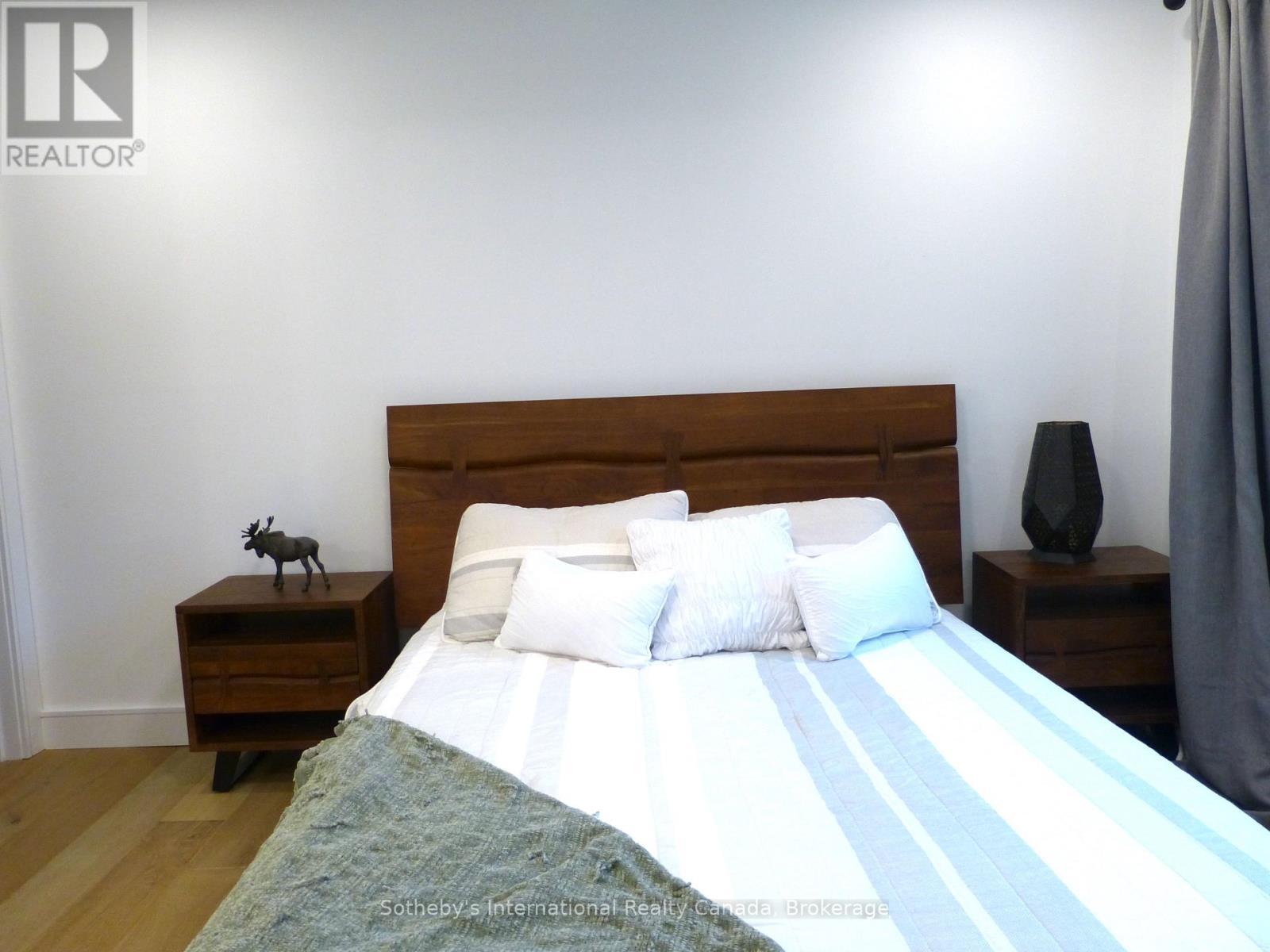 31 Slalom Gate Road, Collingwood, ON - Indoor Photo Showing Bedroom