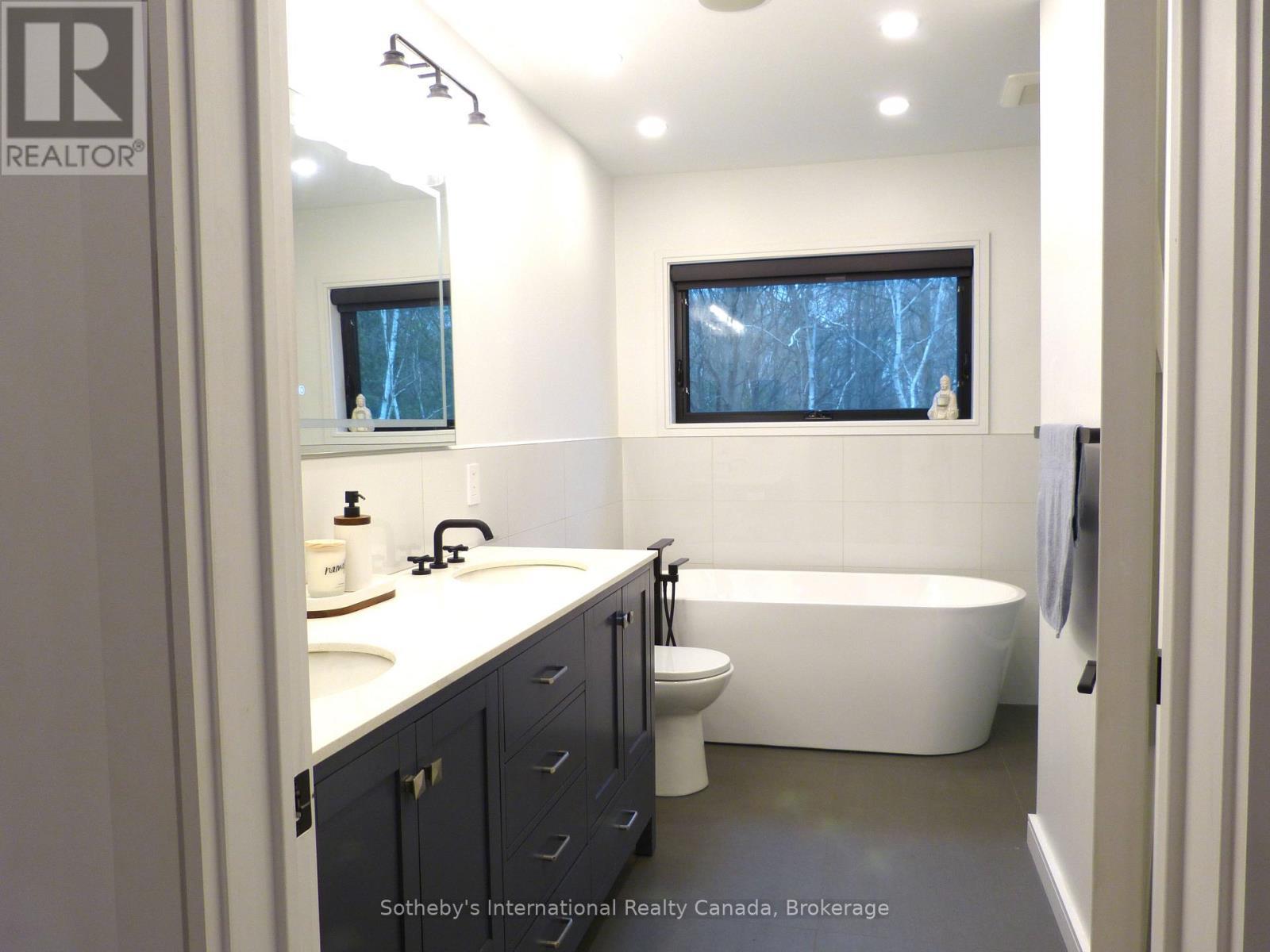 Primary Ensuite - 31 Slalom Gate Road, Collingwood, ON - Indoor Photo Showing Bathroom