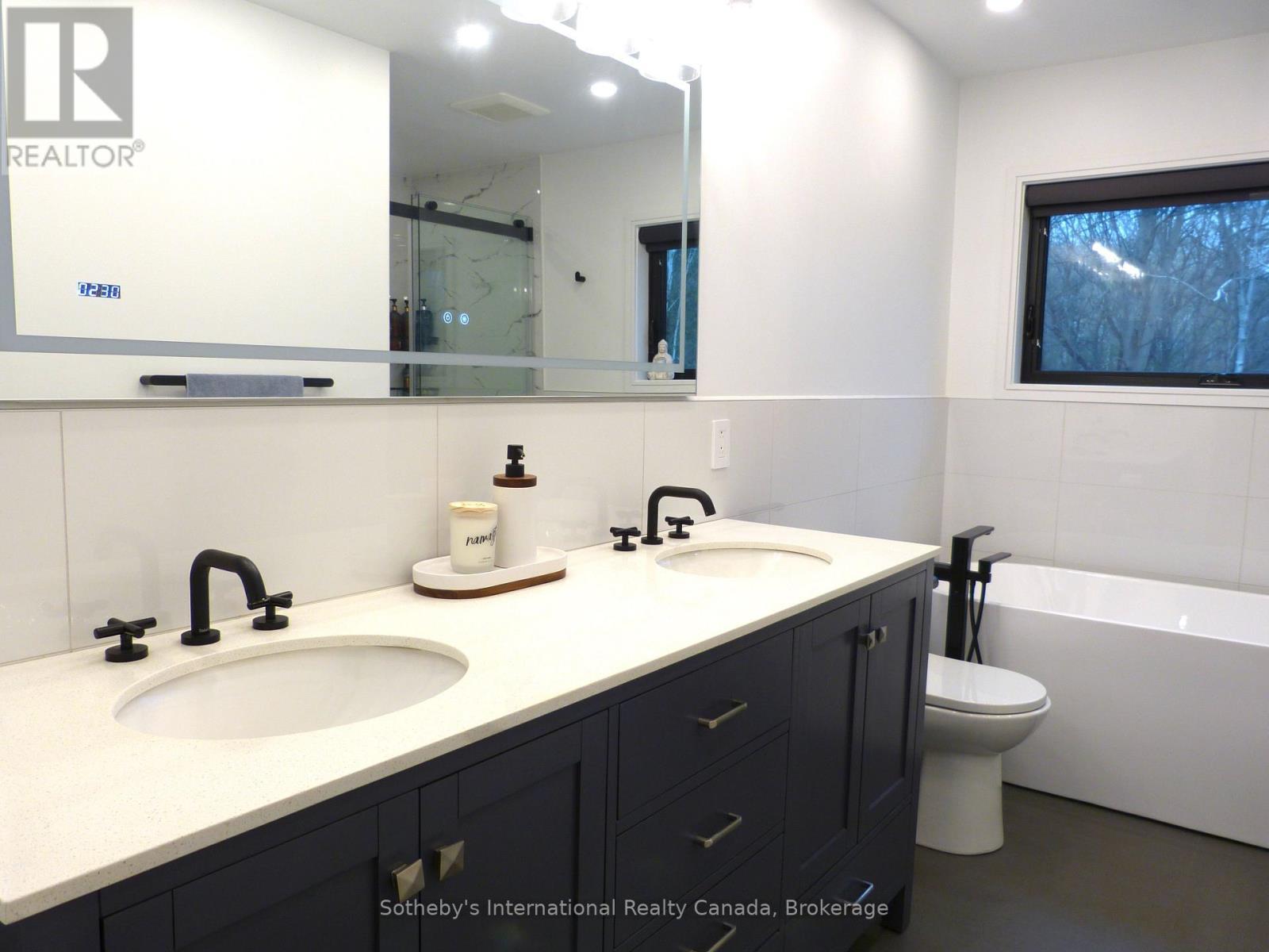 31 Slalom Gate Road, Collingwood, ON - Indoor Photo Showing Bathroom