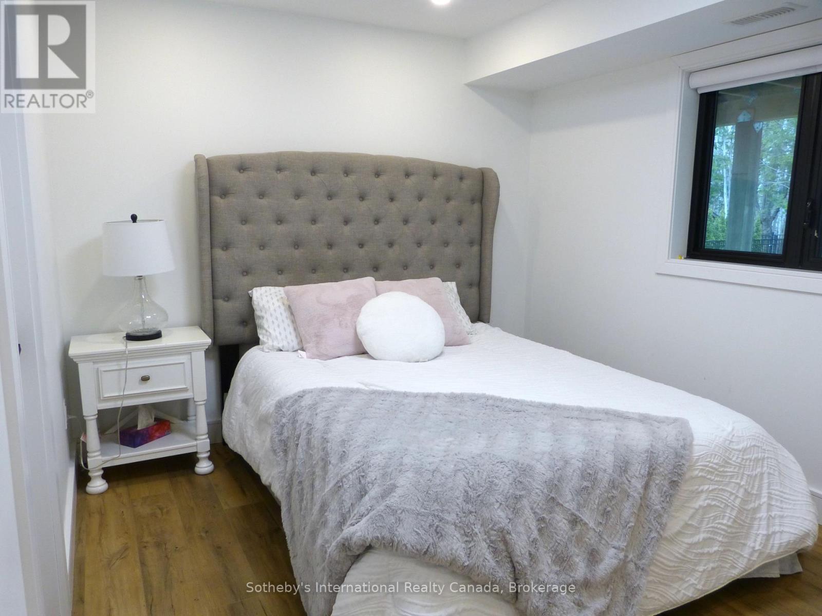 Lower Level Bedroom - 31 Slalom Gate Road, Collingwood, ON - Indoor Photo Showing Bedroom